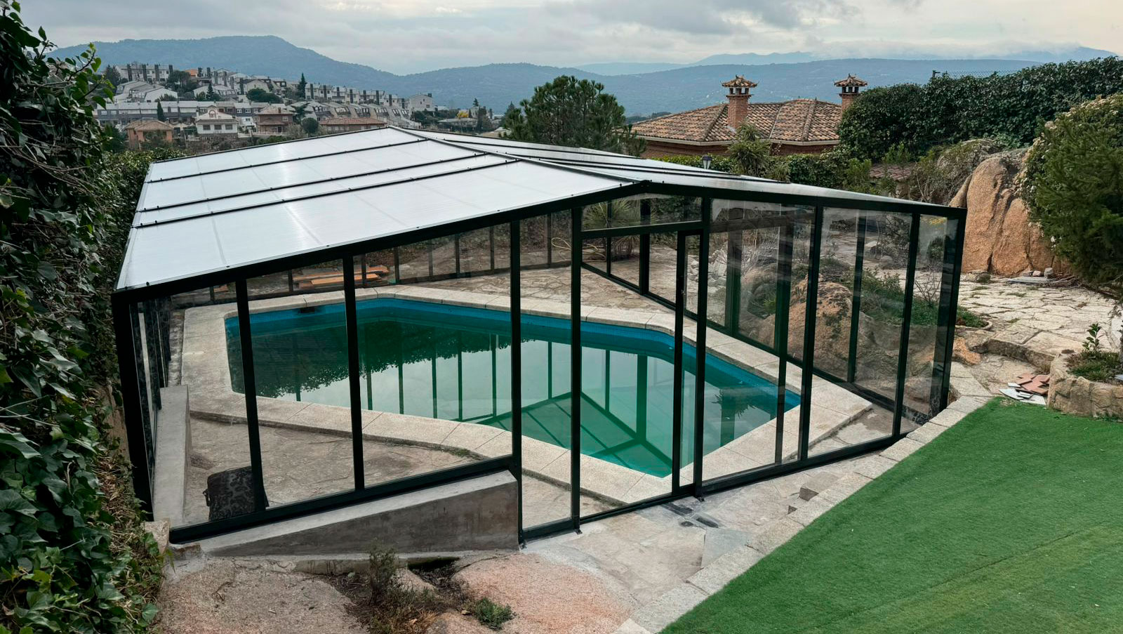 Cubiertas de piscina fijas en Madrid