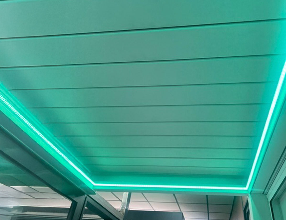 Pérgola bioclimática con led
