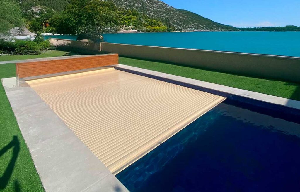 Cobertores de piscinas a medida