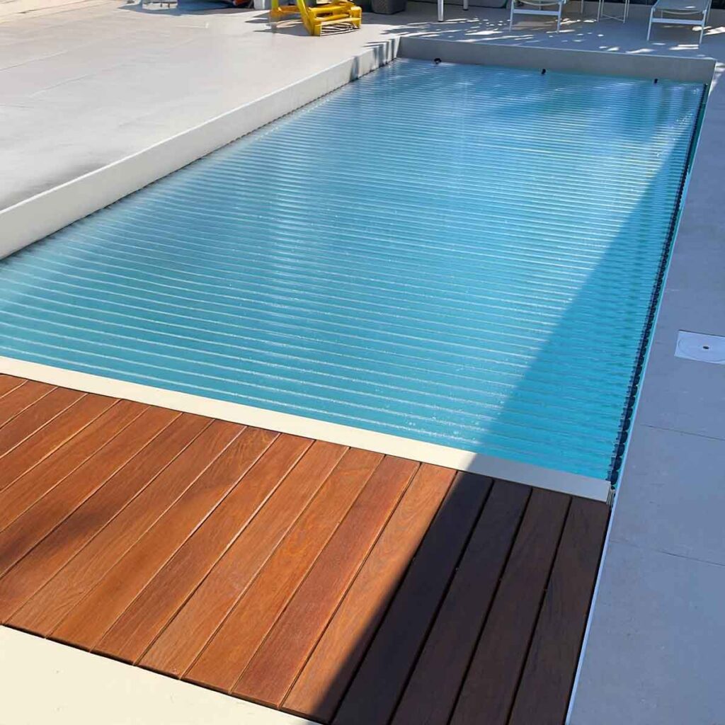 cubierta piscina sumergida