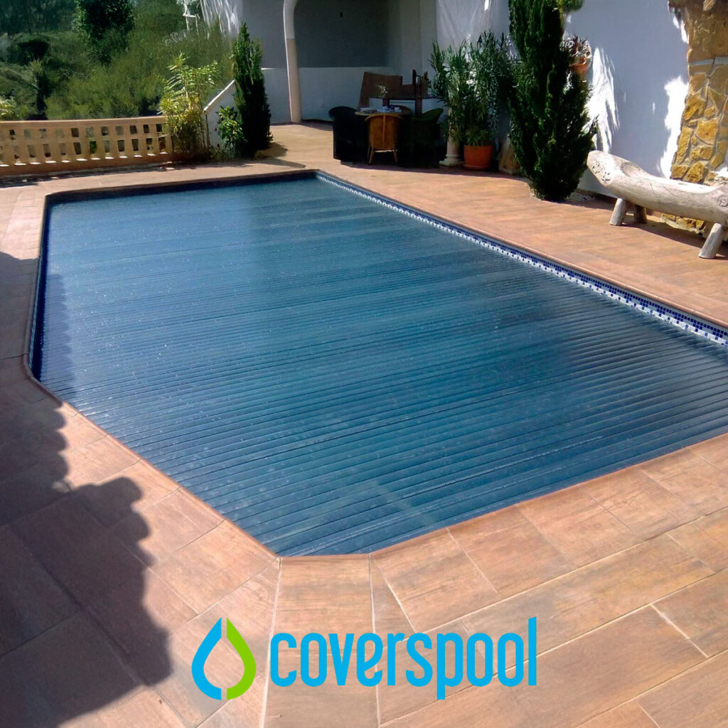 cubierta piscina sumergida