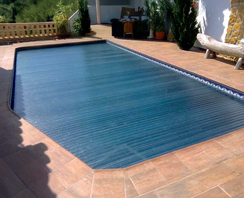 cubierta piscina sumergida